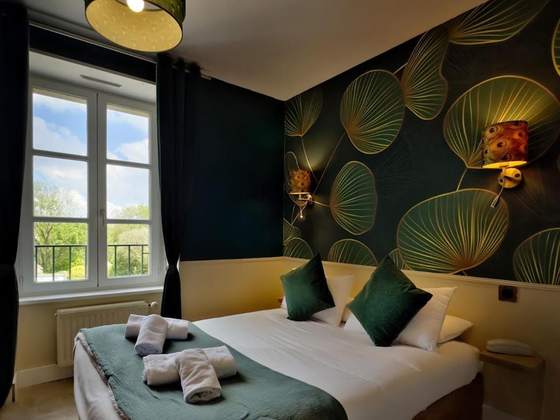 Logis Le Prieure Hotel Locronan Exterior photo