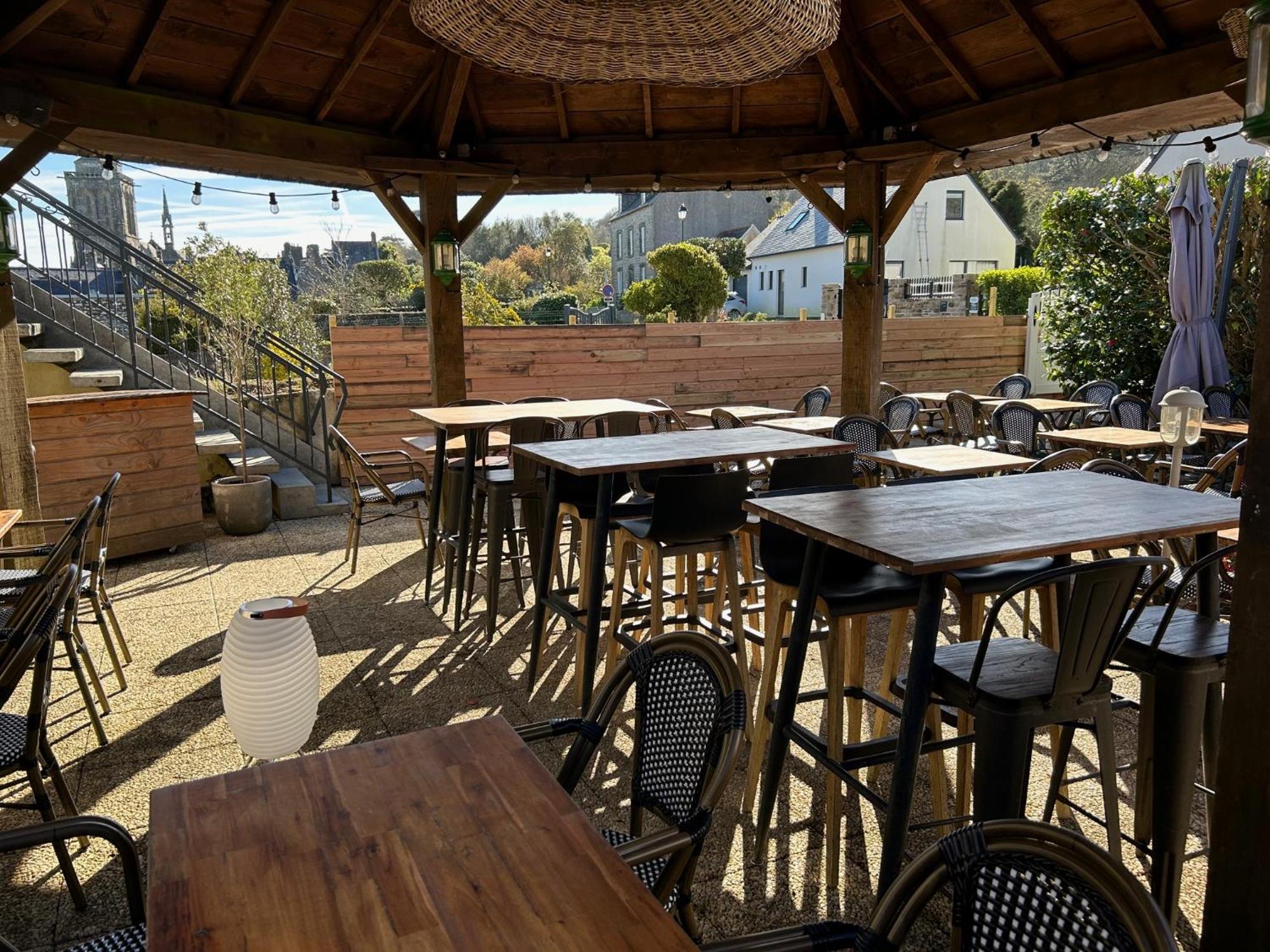 Logis Le Prieure Hotel Locronan Exterior photo