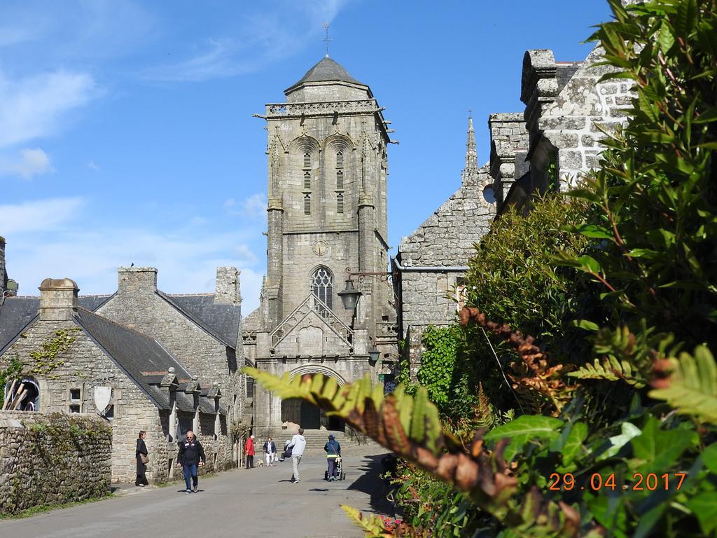 Logis Le Prieure Hotel Locronan Exterior photo