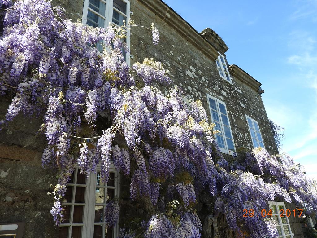 Logis Le Prieure Hotel Locronan Exterior photo