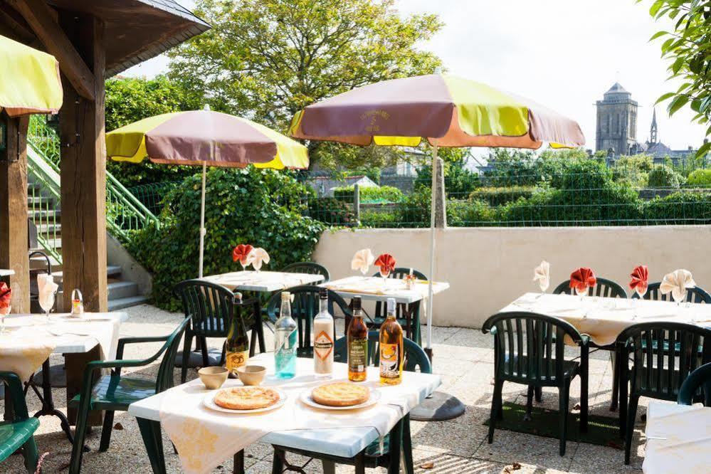 Logis Le Prieure Hotel Locronan Exterior photo